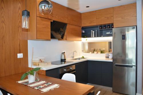 Central Luxury Apartment - main image