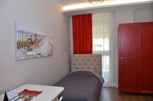 Central Luxury Apartment - image 12
