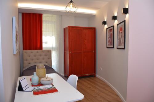 Central Luxury Apartment - image 8