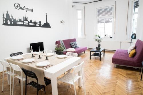  Huge Trees Apartment in Budapest