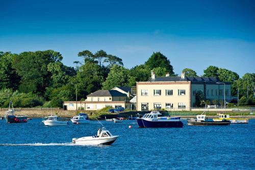 . Riverbank House Hotel