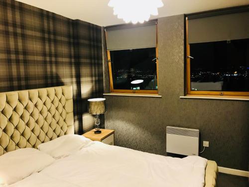 Glasgow Central Station SKYLINE Apartment with Parking (2 bedrooms, 2 bathrooms, 1 living room-Kitchen)