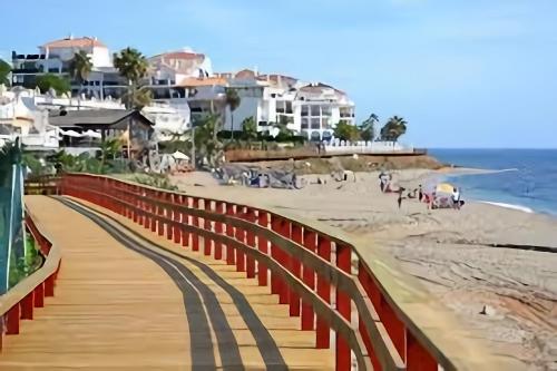 Balcon del Mar, first line of the beach