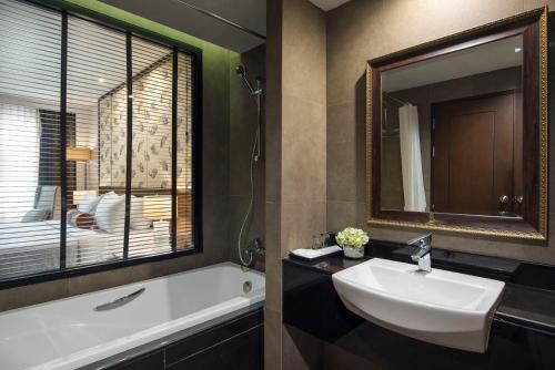 room detail thumbnail 2