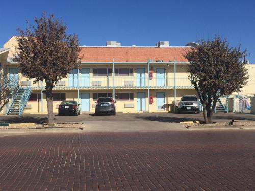 Warrick Plaza Inn - main image