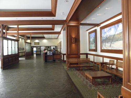 High-end 30th Floor with Panoramic Ocean Views | 1 Block to Beach | Free Parking & WIFI - image 8