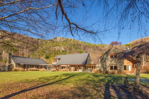 Seven-Bedroom Holiday Home