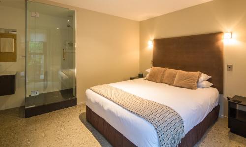 Five-Bedroom Villa image 3