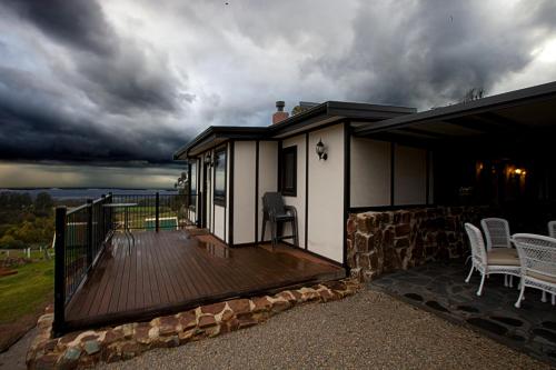 A Cottage with a View at Tudor Ridge