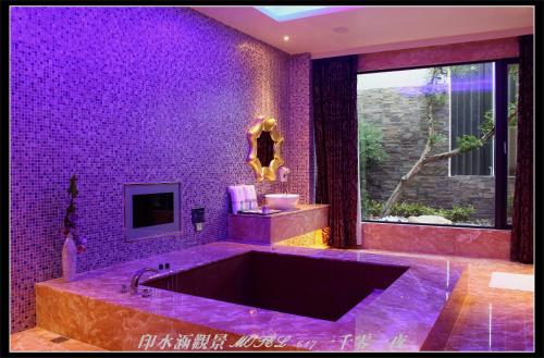 Yin Shui Han Motel in Hunei District