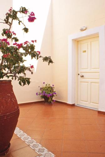 Hiona Holiday Hotel - image 10