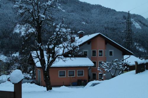 Ferienwohnung CHRISTIANE, Pension in Flattach bei Stall