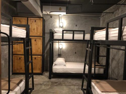 Blackjack Bar and Hostel – Chaweng Beach, UT
