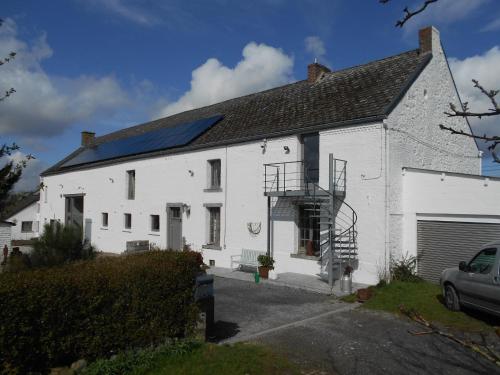  Ferme du Pont de Bois - Le Fenil, Ferienwohnung in Thuin