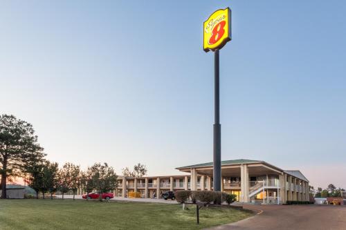 Super 8 by Wyndham Brookhaven