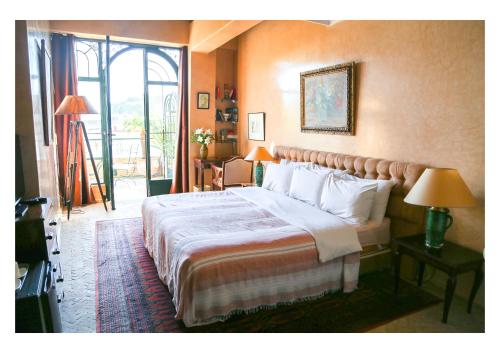1 queen bed, 2 twin beds