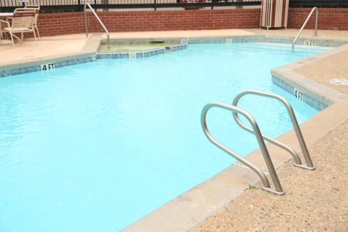 Plaza Inn Midland - image 2