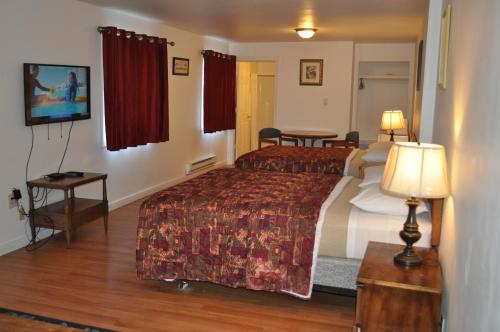 3 queen beds