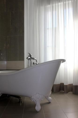 ห้องน้ำ, Hotel Metropolis in อิโออันนินา