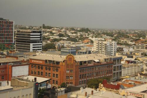 Spectacular Views of CBD by FV with Free Car Park