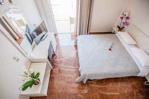 Hotel Elena Ideally located in the prime touristic area of Nafplion City Center, Hotel Elena promises a relaxing and wonderful visit. The property features a wide range of facilities to make your stay a pleasant 