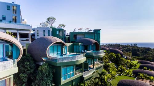 Crest Resort and Pool Villas