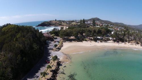 Strand, Benji's By The Sea in Scotts Head