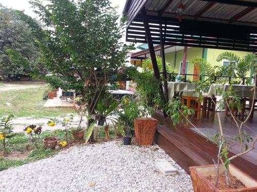 ทัศนียภาพภายนอกโรงแรม, คิว ไบร์ท รีสอร์ท (Queue Bright resort) in เวียงชัย