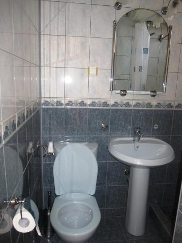 2 bedrooms, 3 beds