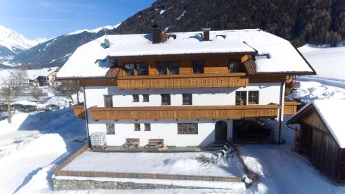  Hölzlhof Apartments in Oberrasen