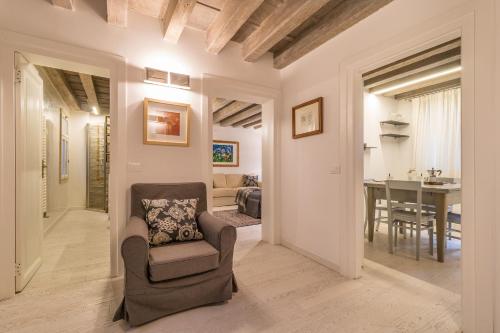 One-Bedroom Apartment image 8