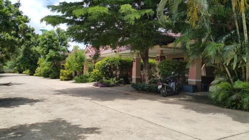 Garden Corner Resort & Hotel