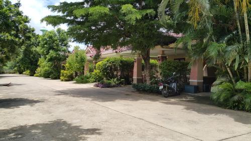 Exterior view, Garden Corner Resort & Hotel in Tha Pho