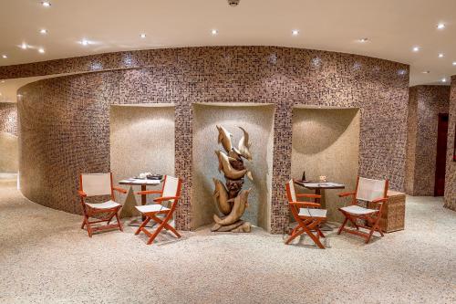 Cosmopolitan Hotel & Wellness - image 2