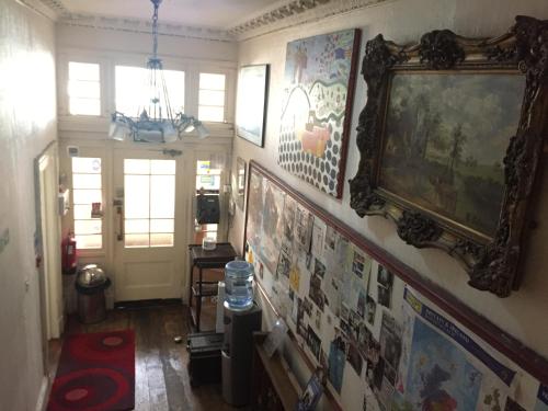 Embassie Backpackers near Williamson Tunnels - Friends of Williamson's Tunnels