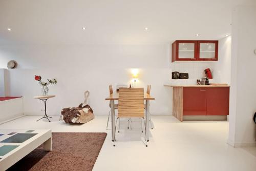 Romantic Jordaan Canalsuite near Anne Frank House, Amsterdam (photo 6)