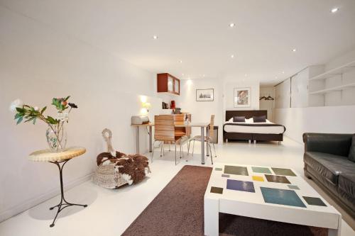 Romantic Jordaan Canalsuite near Anne Frank House, Amsterdam (photo 7)