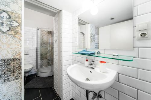 Apartment 1 image 7