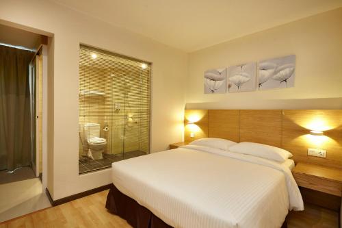 room detail thumbnail 1