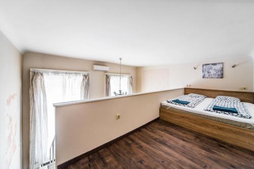 Elisabeth Apartments - image 5