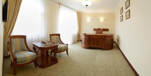 Hotel Russia - image 11