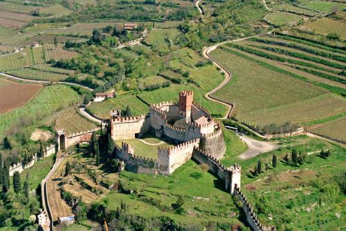 Soave Roxy Apartments - main image