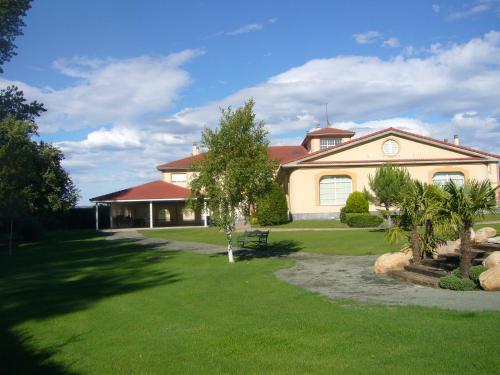 المنظر الخارجي, Hotel Restaurante La Alhama in ميدينا دى بومر