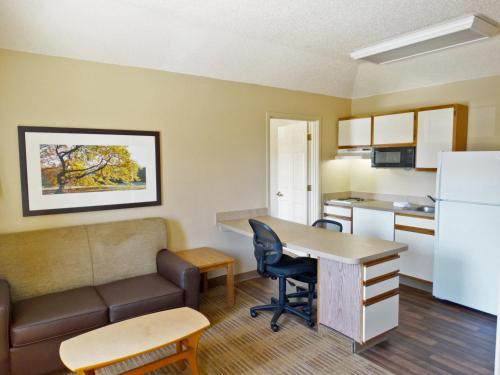 Extended Stay America Suites - Kansas City - Airport - Tiffany Springs - main image