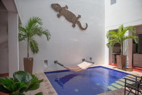 

Great Bedroom with Private Bathroom 3