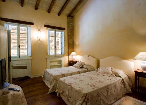 2 twin beds
