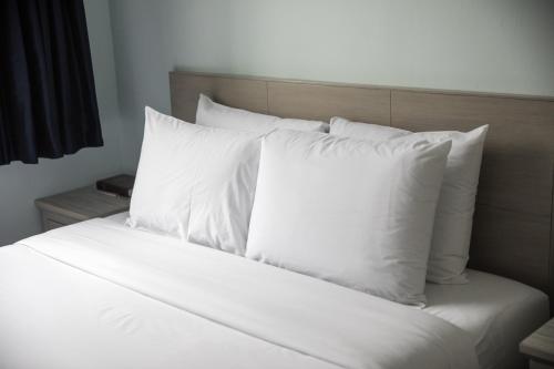 Queen Room with Private Bathroom