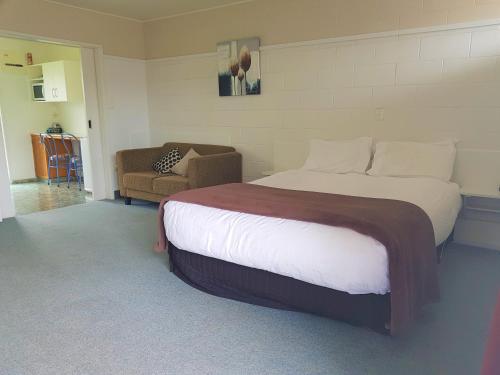 Vista Motor Lodge Set in a prime location of Wairoa, Vista Motor Lodge puts everything the city has to offer just outside your doorstep. The hotel has everything you need for a comfortable stay. Facilities like busines