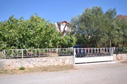  Apartments Goroslava, Pension in Tribunj