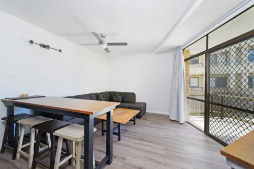Flynns Beach Apartments 4, 41 Pacific Drive